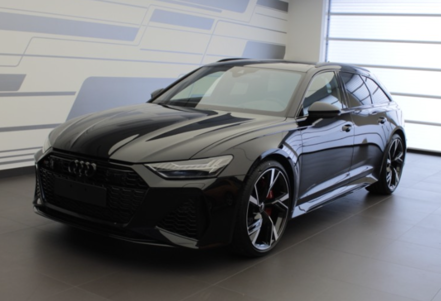 AUDI RS6 AVANT  4.0 TFSI V8 BITURBO QUATTRO - nové auto skladem, super cena 3.549.000,- Kč bez DPH, nákup online, autoibuy